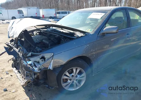 2004 Toyota Camry Le V6 z USA, uszkodzony, nr VIN 4T1BF32K74U586052